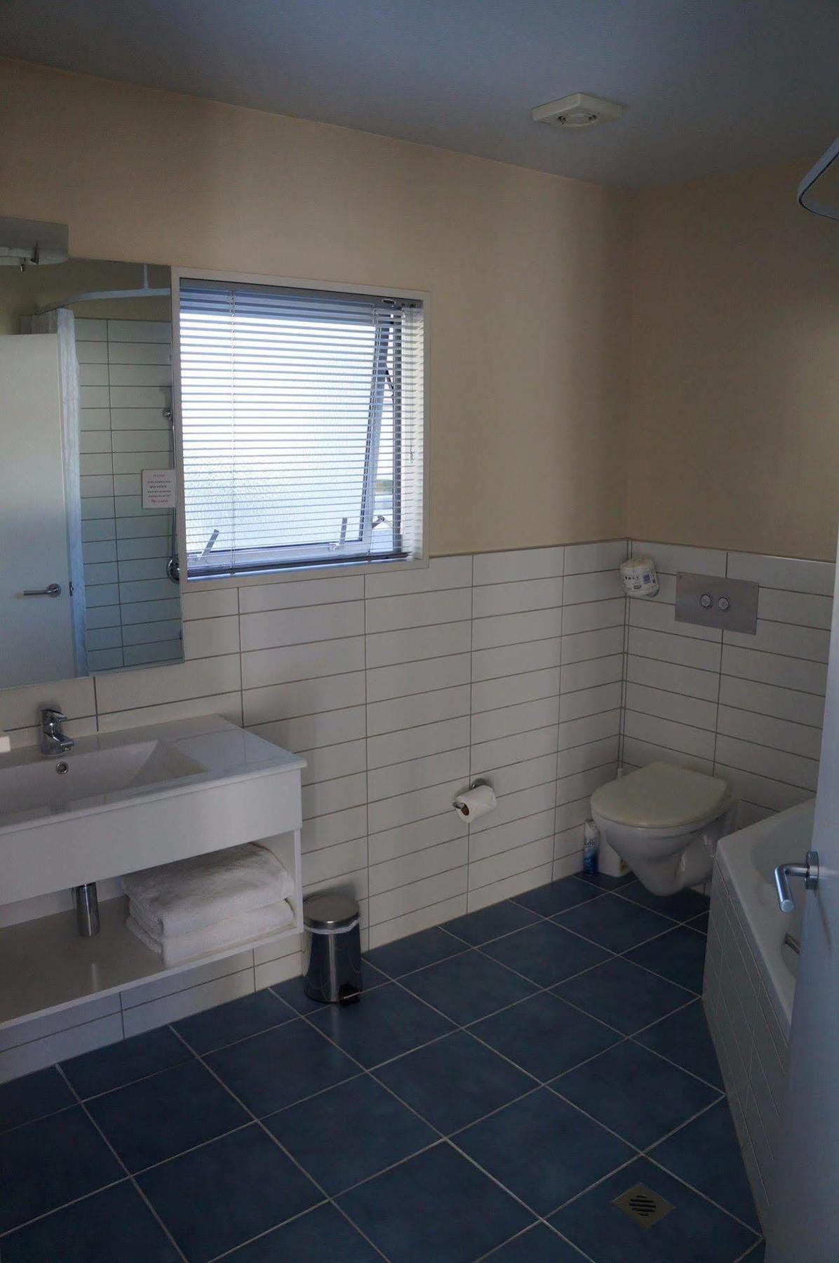 Beaches Nelson Eksteriør billede Bathroom